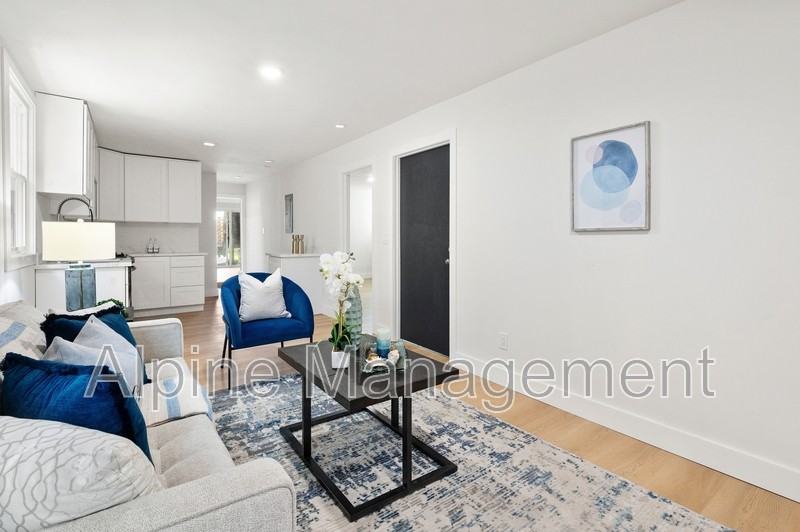 830A 47th St - Photo 4 of 17