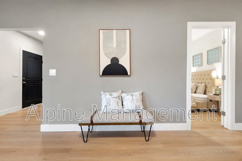 830 47th St - Photo 2 of 27