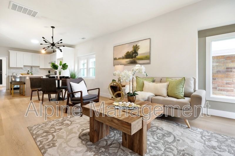 830 47th St - Photo 3 of 27