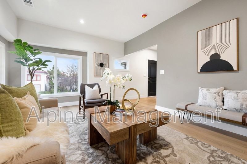 830 47th St - Photo 5 of 27