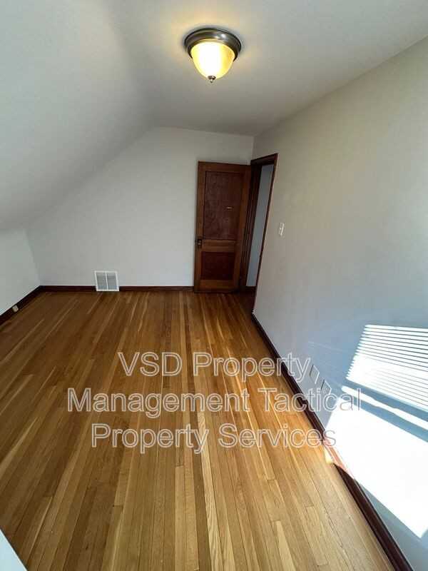 781 East Blvd - Photo 4 of 26