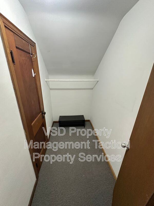 781 East Blvd - Photo 6 of 26