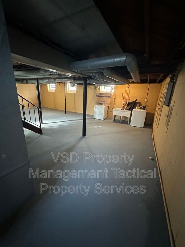 781 East Blvd - Photo 7 of 26