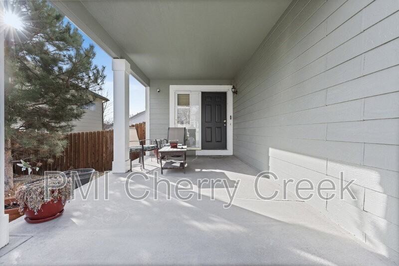 18899 E Whitaker Cir - Photo 4 of 39