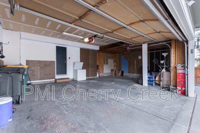 18899 E Whitaker Cir - Photo 5 of 39