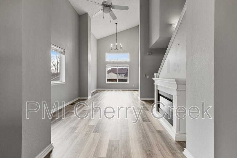 18899 E Whitaker Cir - Photo 6 of 39