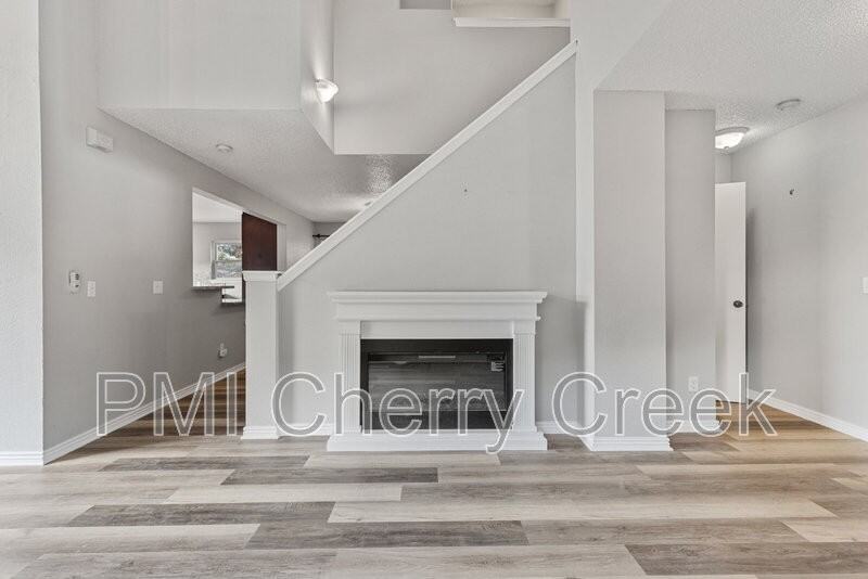 18899 E Whitaker Cir - Photo 7 of 39