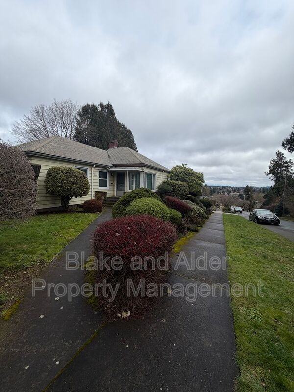 7303 Se Madison St - Photo 3 of 21