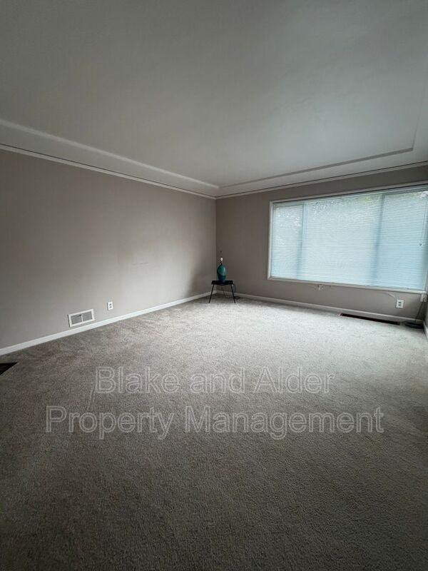 7303 Se Madison St - Photo 5 of 21