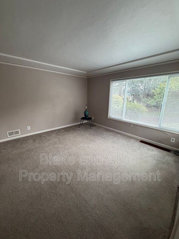 7303 Se Madison St - Photo 7 of 21