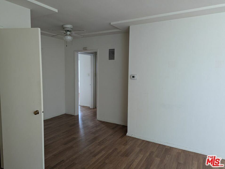 637 S Cloverdale Ave #4 - Photo 4 of 7