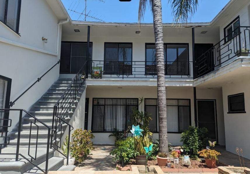 637 S Cloverdale Ave #4 - Photo 7 of 7