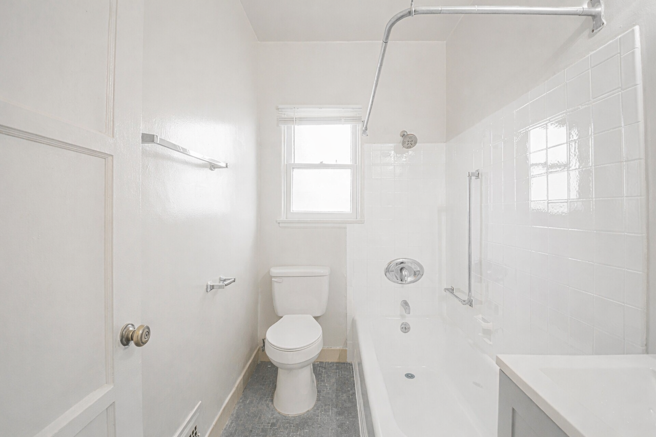 601 Glenwood Rd #B - Photo 3 of 9