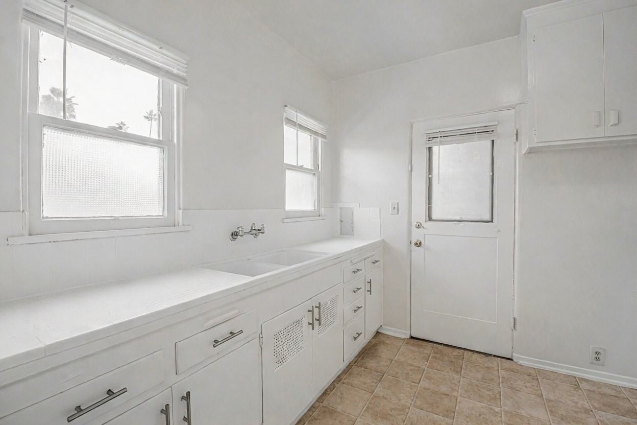 601 Glenwood Rd #B - Photo 4 of 9