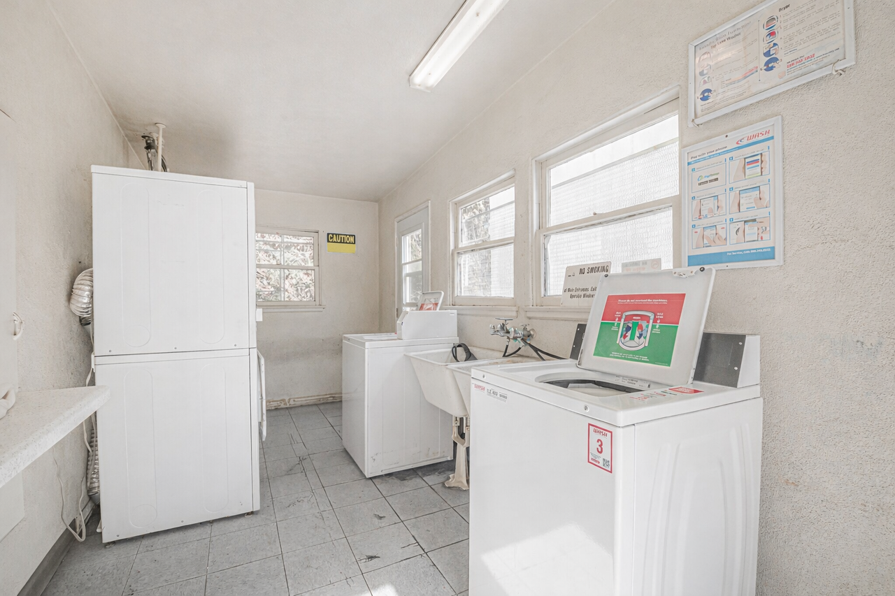 601 Glenwood Rd #B - Photo 5 of 9