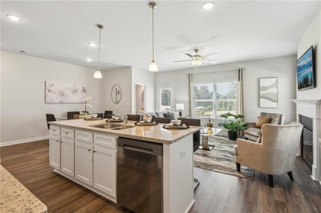 135 Stanchion Dr - Photo 3 of 8