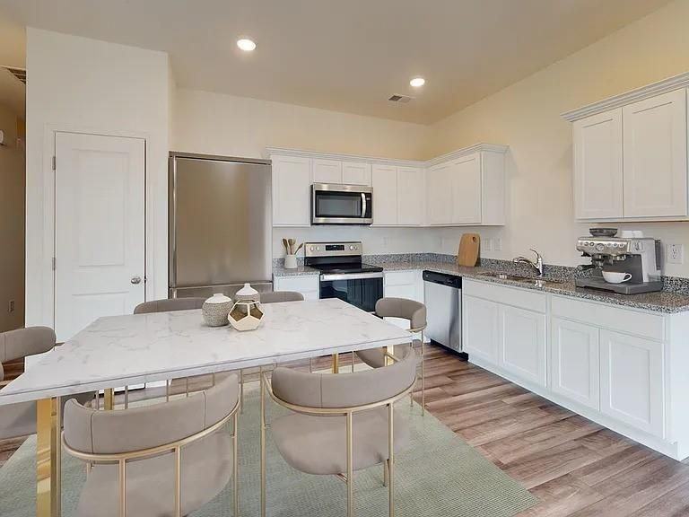 203 Fenchurch Drive Drive - Photo 3 of 6