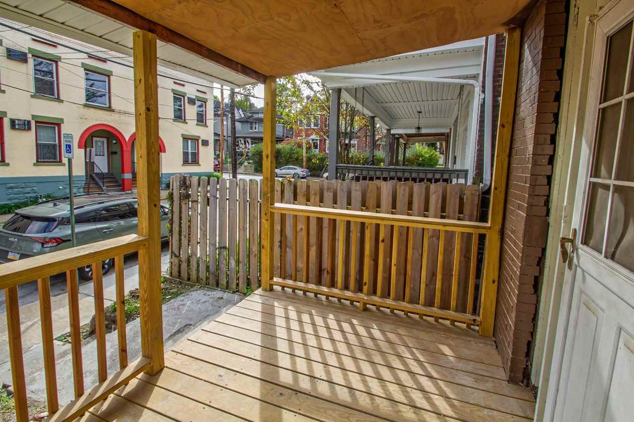 206 Center St - Photo 2 of 17