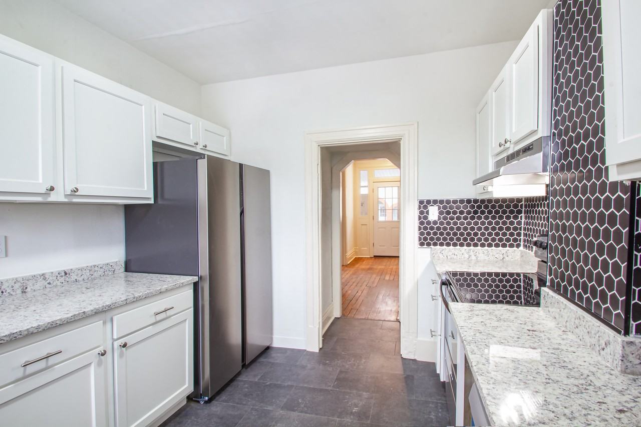 206 Center St - Photo 7 of 17