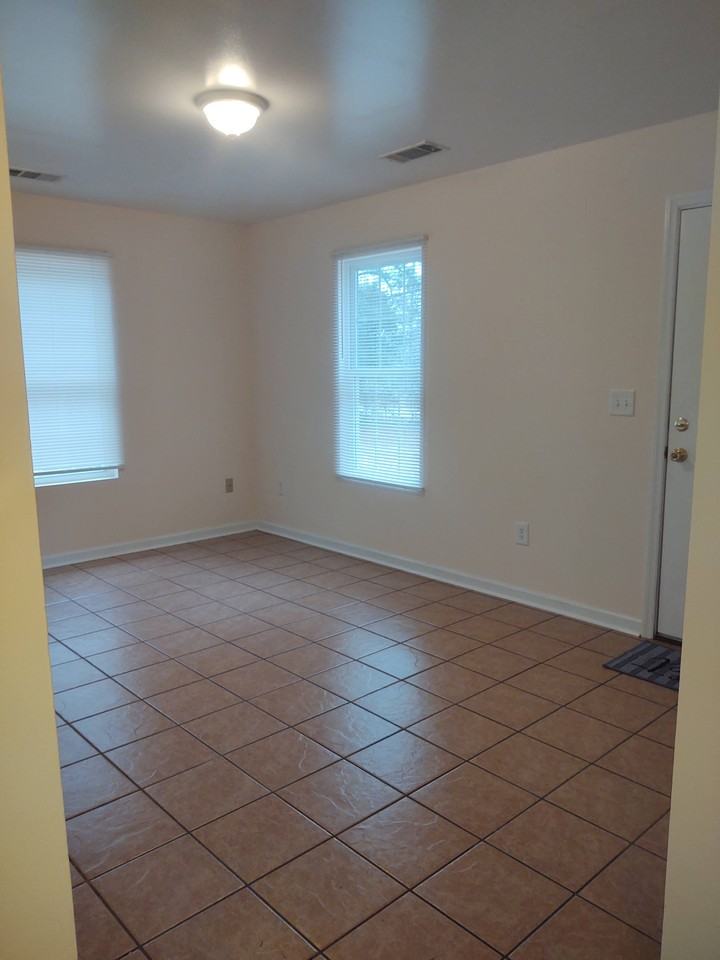 247 Hereford Circle #B - Photo 5 of 28