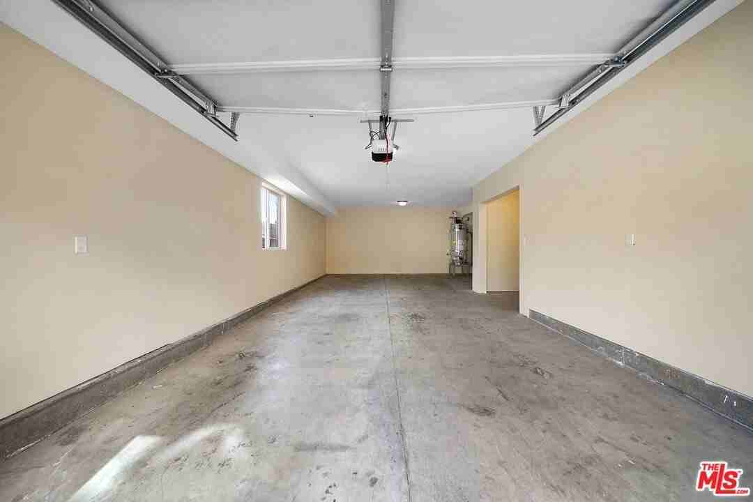 14228 Sylvan St - Photo 3 of 31