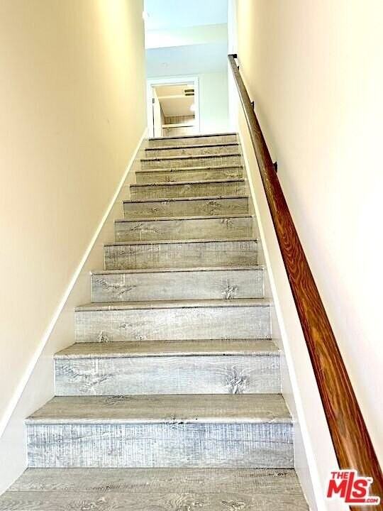 14228 Sylvan St - Photo 5 of 31