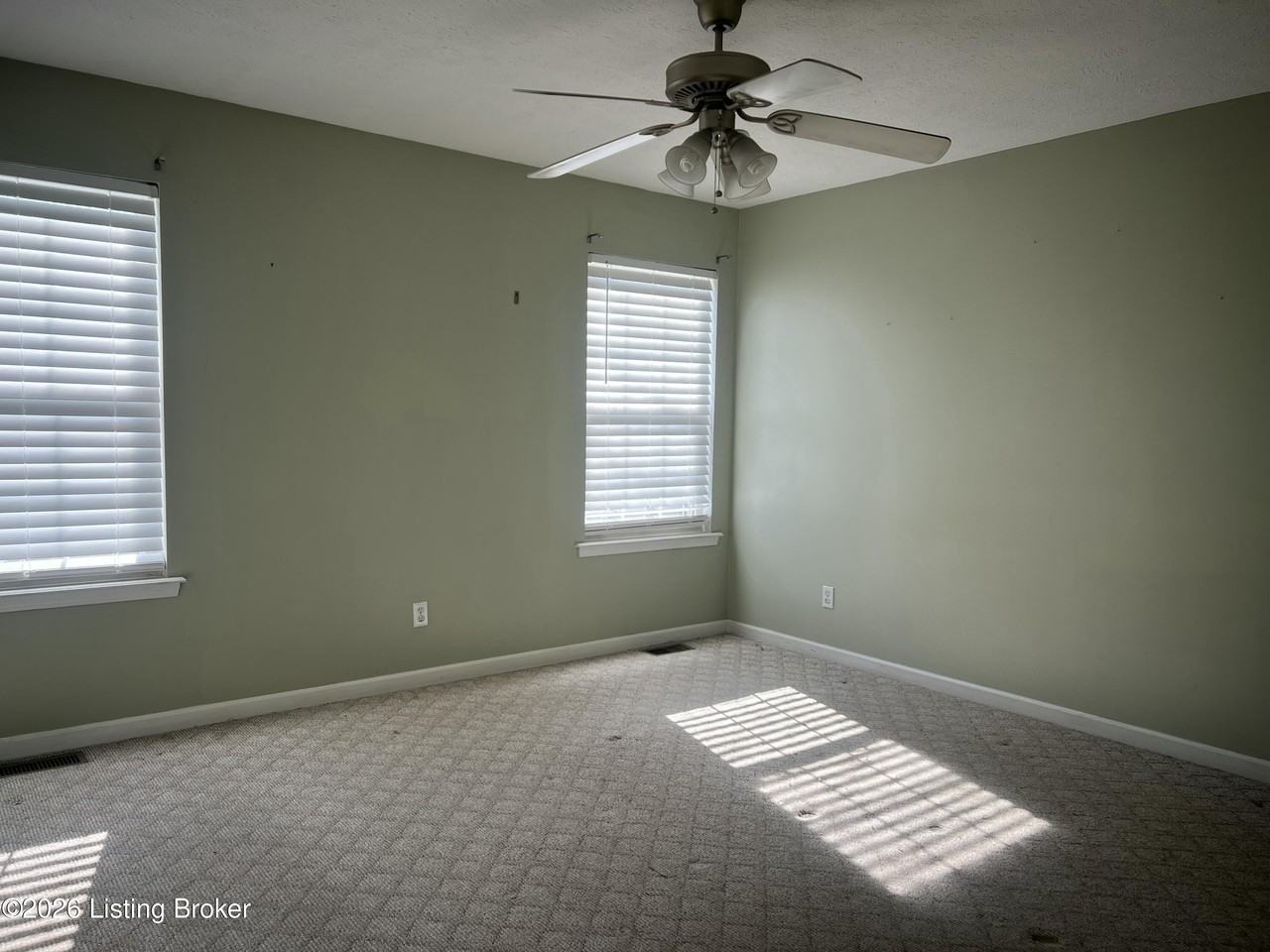 154 Woodfield Cir - Photo 5 of 14