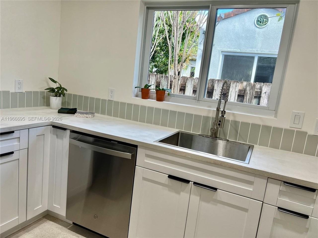 1623 Johnson St #1623 - Photo 4 of 30