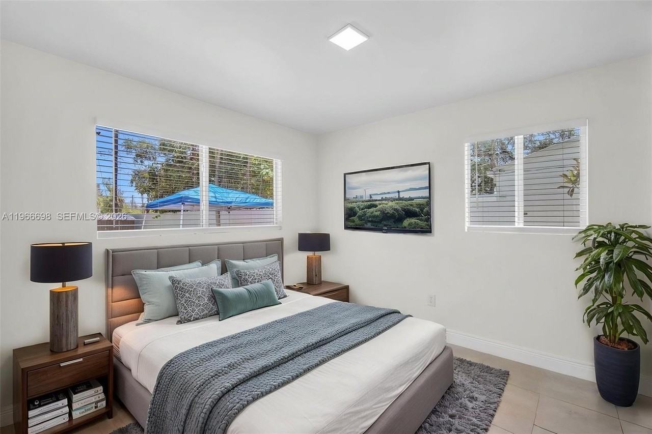 1548 Ne 131st Ln #1550 - Photo 2 of 14