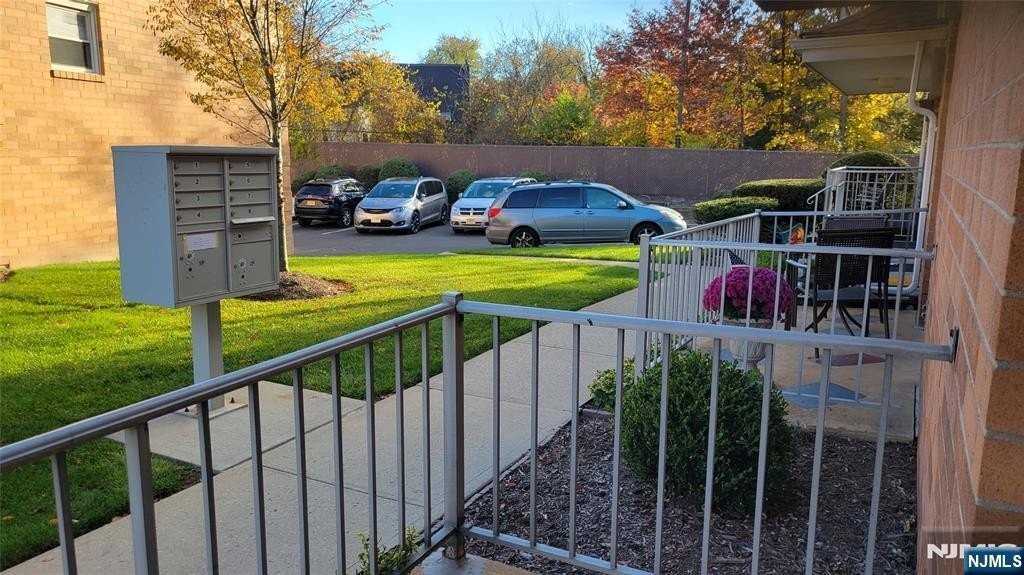 15 Cottage Street 19 3A - Photo 2 of 20