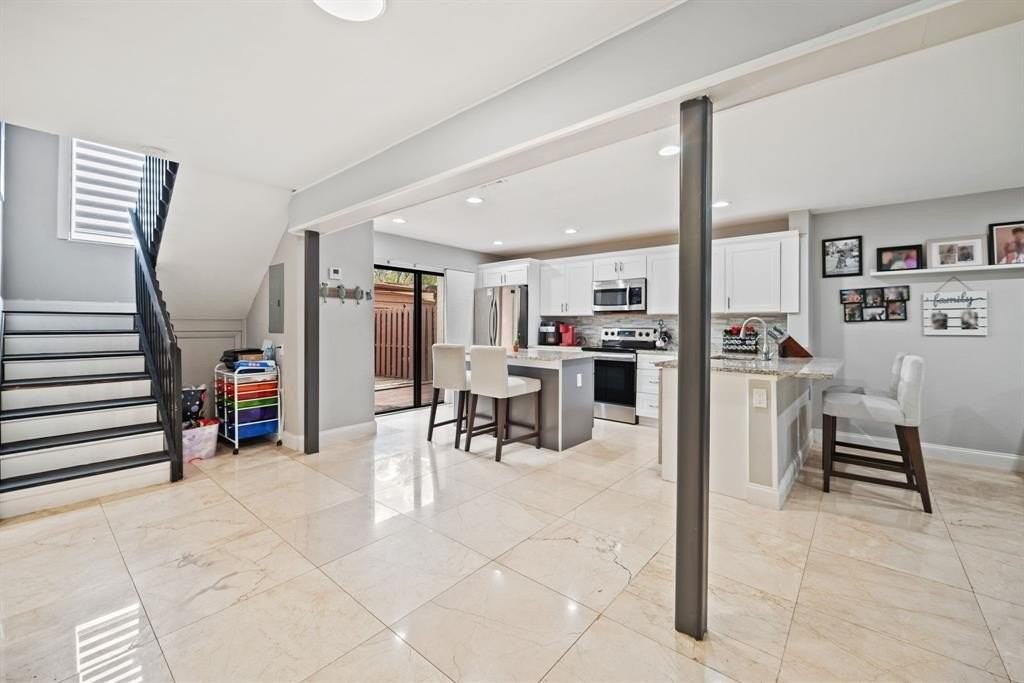 6187 Laurel Ln - Photo 4 of 26