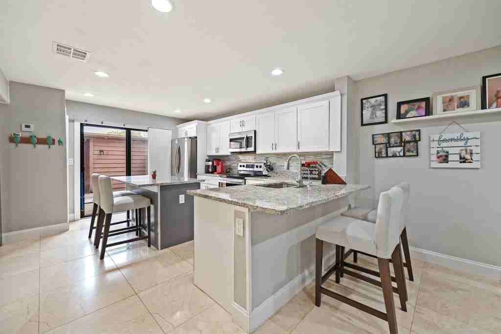 6187 Laurel Ln - Photo 7 of 26