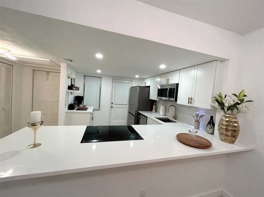 3000 N Palm Aire Dr #103 - Photo 3 of 23