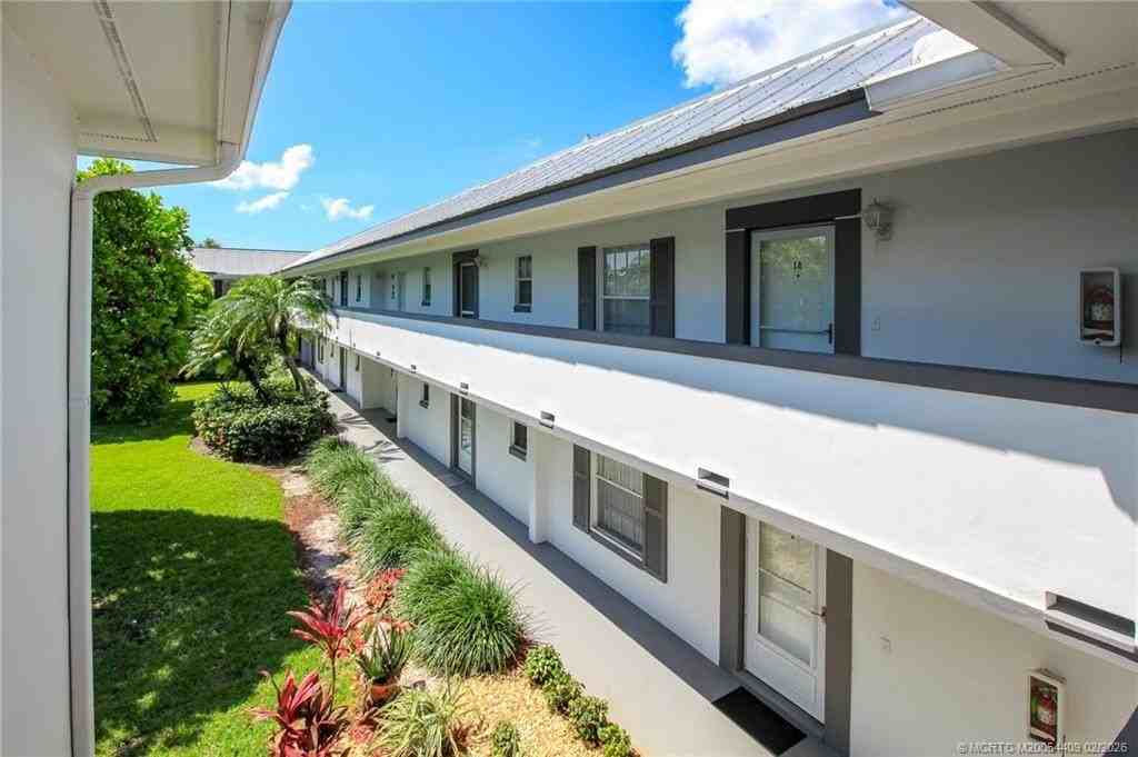 802 Se Central Pkwy Apt 13 #13 - Photo 3 of 17