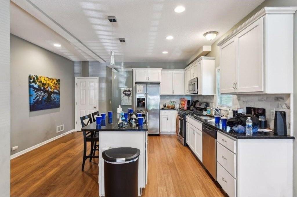 3023 Dupont Ave S #1 - Photo 7 of 31