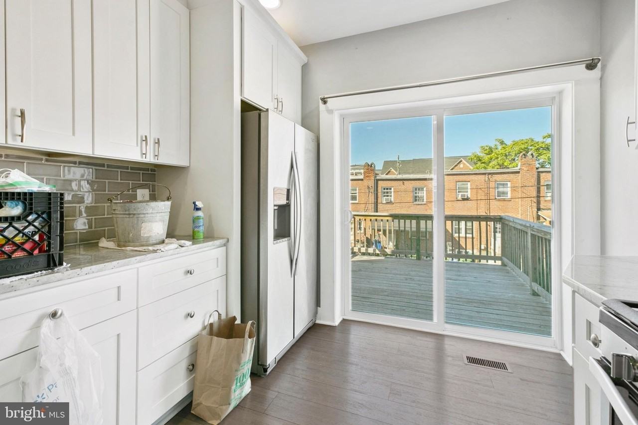 910 Ponca St - Photo 3 of 33