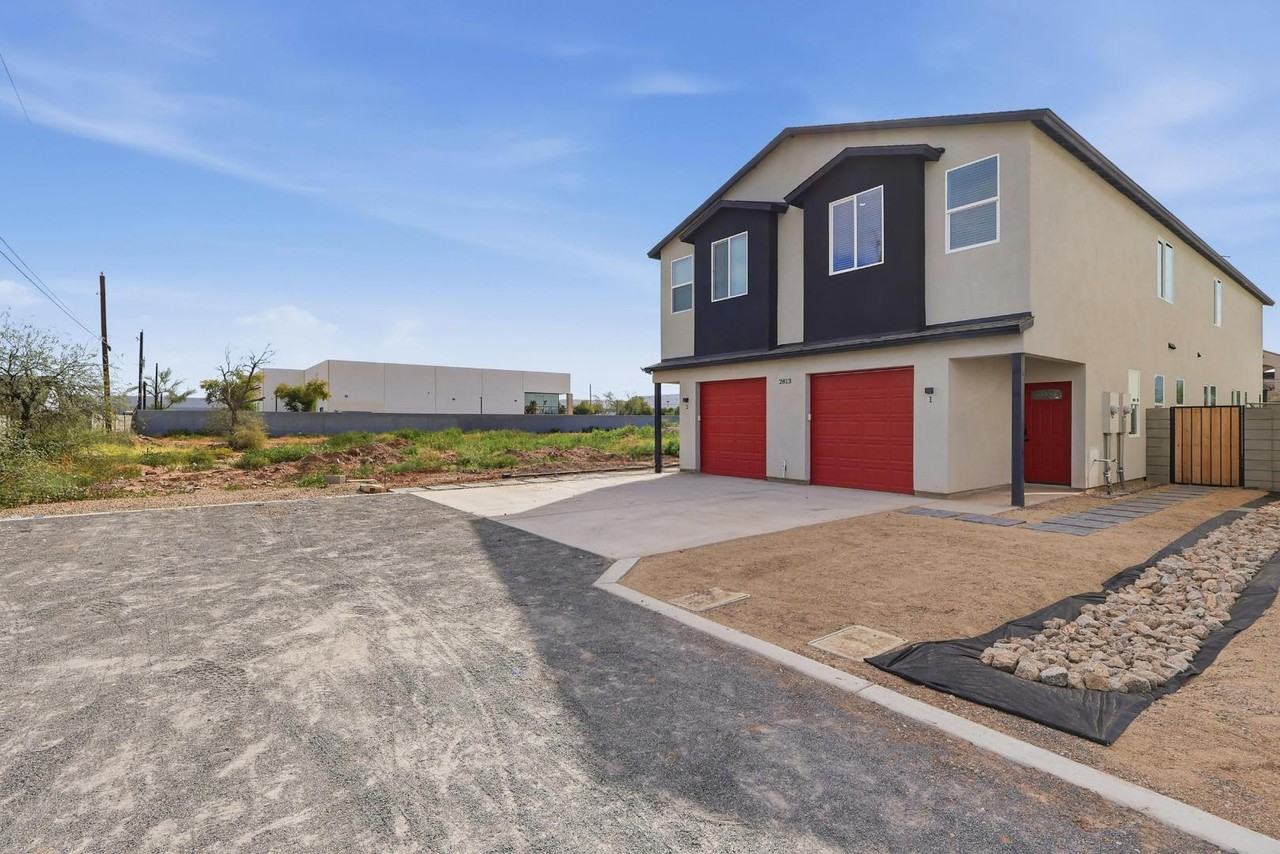 2813 E Trumbull - Photo 4 of 10