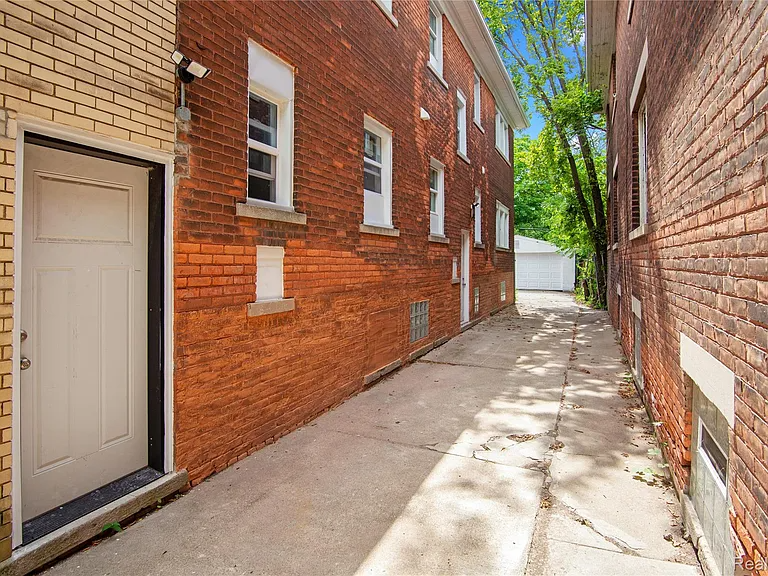 2509 Gladstone St #NA - Photo 3 of 24