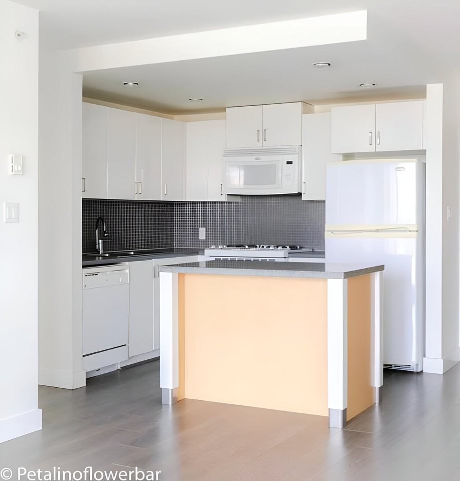 155 West 1st Street #1009 - Photo 4 of 19