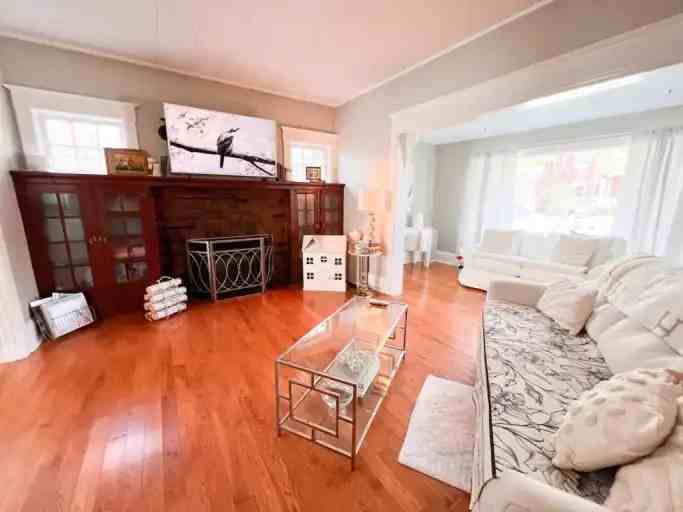 867 Mcintyre St W - Photo 2 of 28