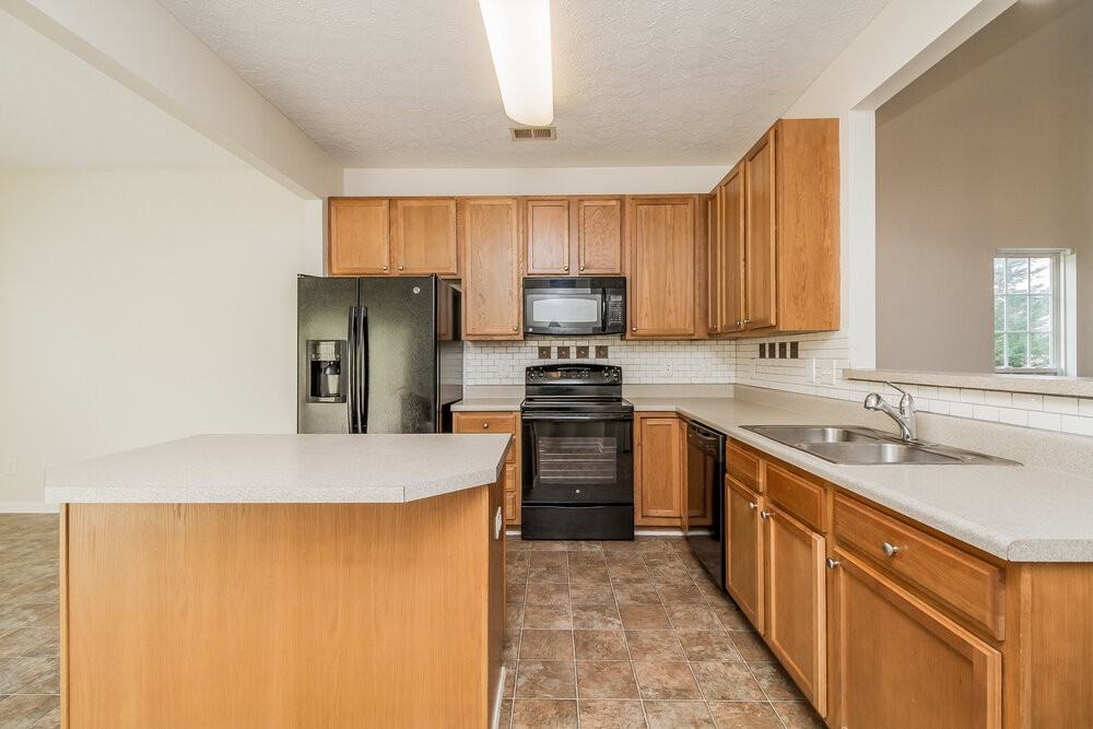 413 Creekside Ln - Photo 7 of 17