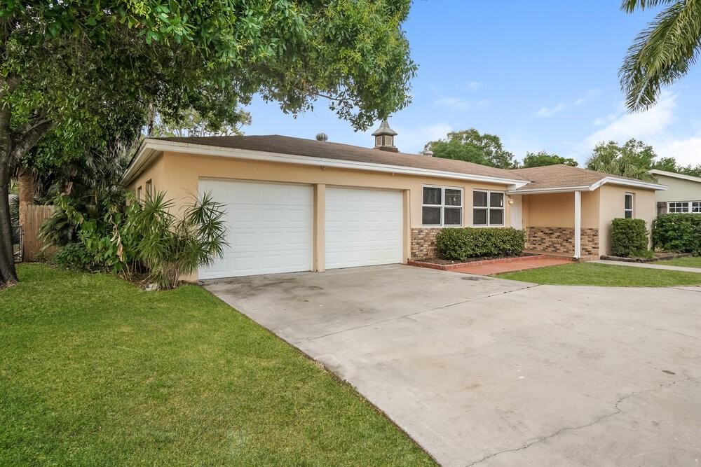 1887 Sunset Pl - Photo 2 of 25