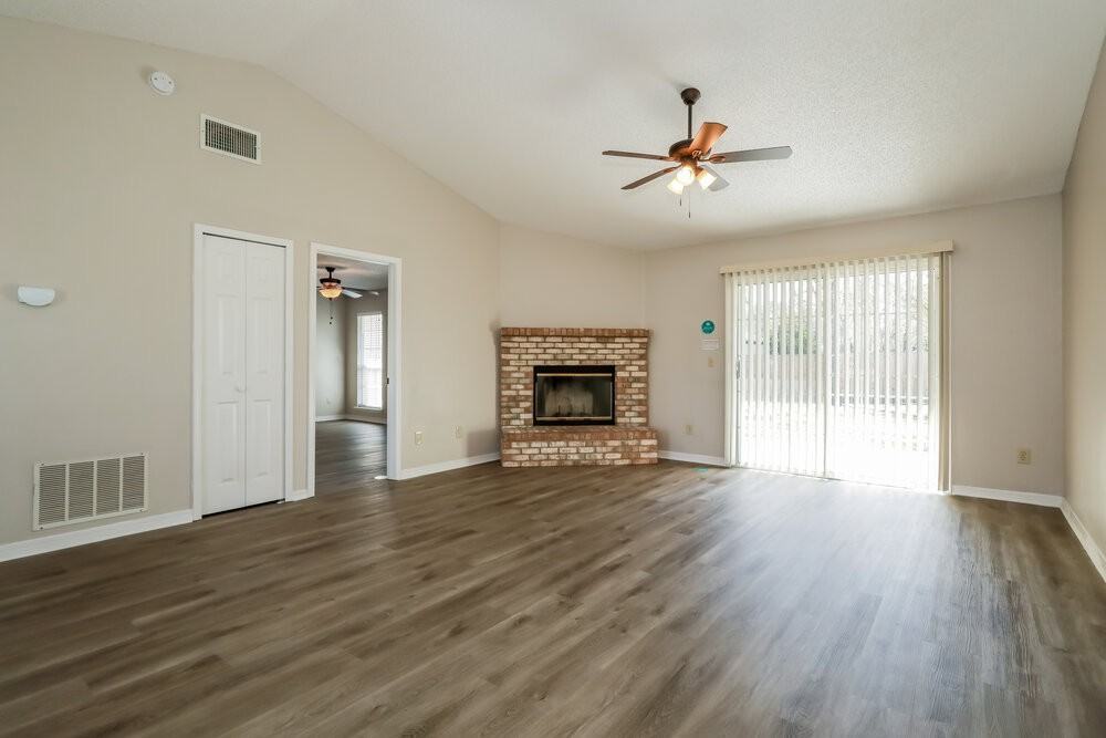 8022 Loch Lomond Ln - Photo 3 of 14