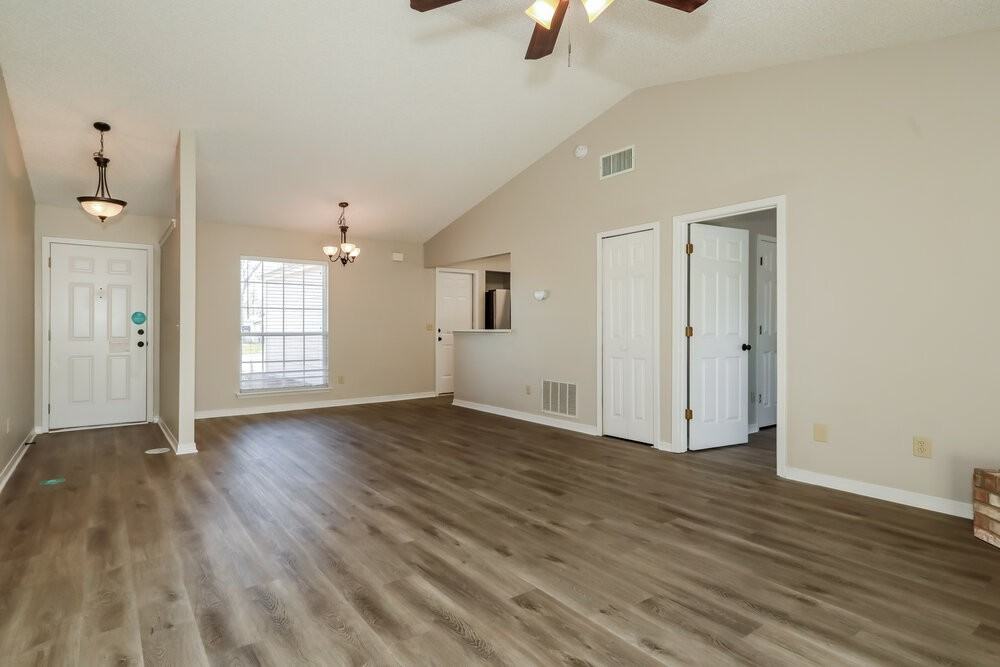 8022 Loch Lomond Ln - Photo 4 of 14