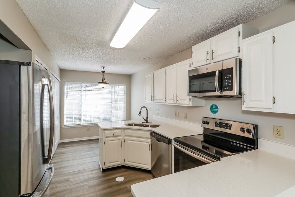 8022 Loch Lomond Ln - Photo 5 of 14