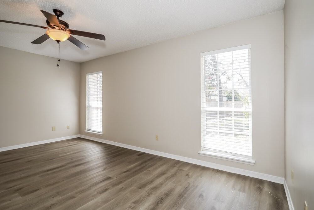 8022 Loch Lomond Ln - Photo 7 of 14