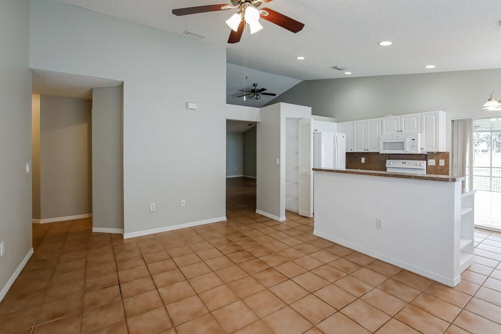 3370 Nw 78th Ave - Photo 6 of 16