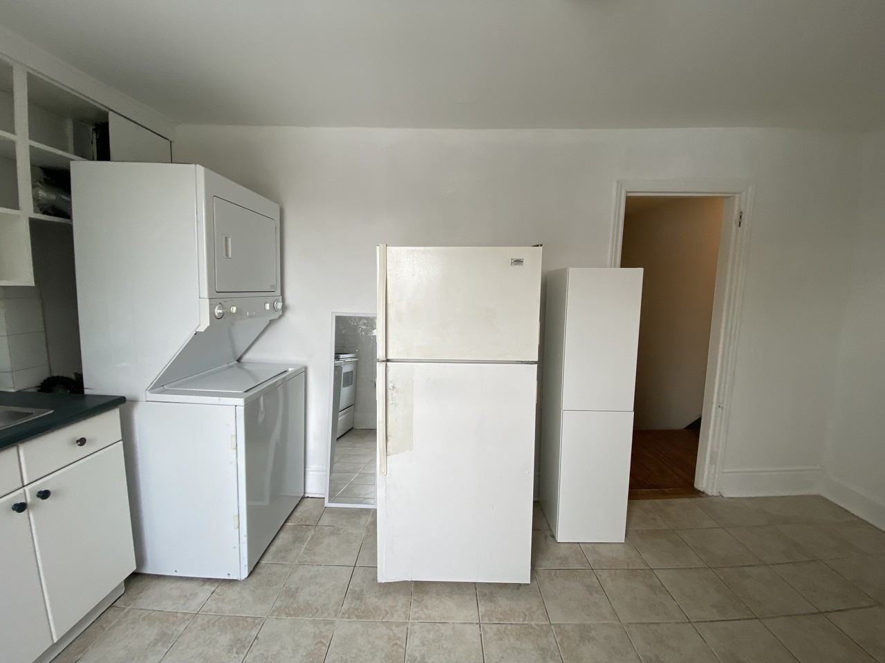 1033 Dufferin Street - Photo 5 of 9