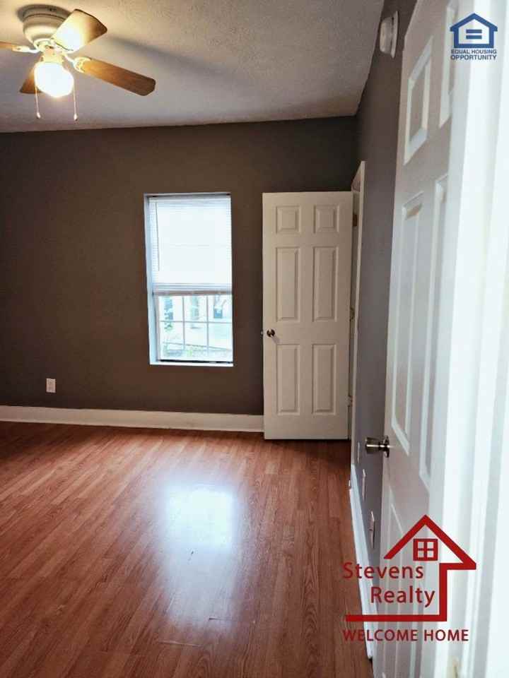 912 W Scott Ave - Photo 4 of 40