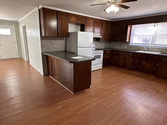 402 Parker Ave - Photo 3 of 10